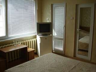 Отель Snejanka Family Hotel София Трехместный номер-1